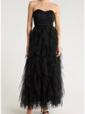 Chelsea28 Strapless Tiered Tulle Gown